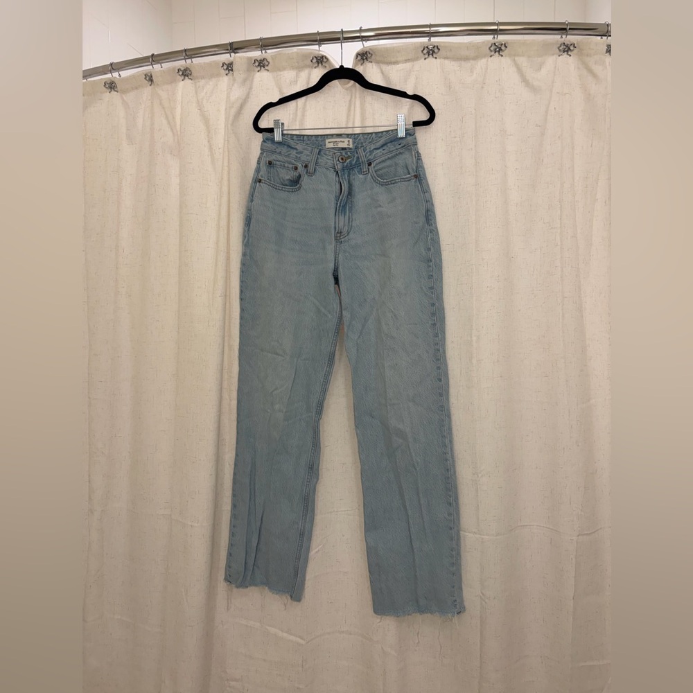 Abercrombie & Fitch light wash curve love, high waist loose